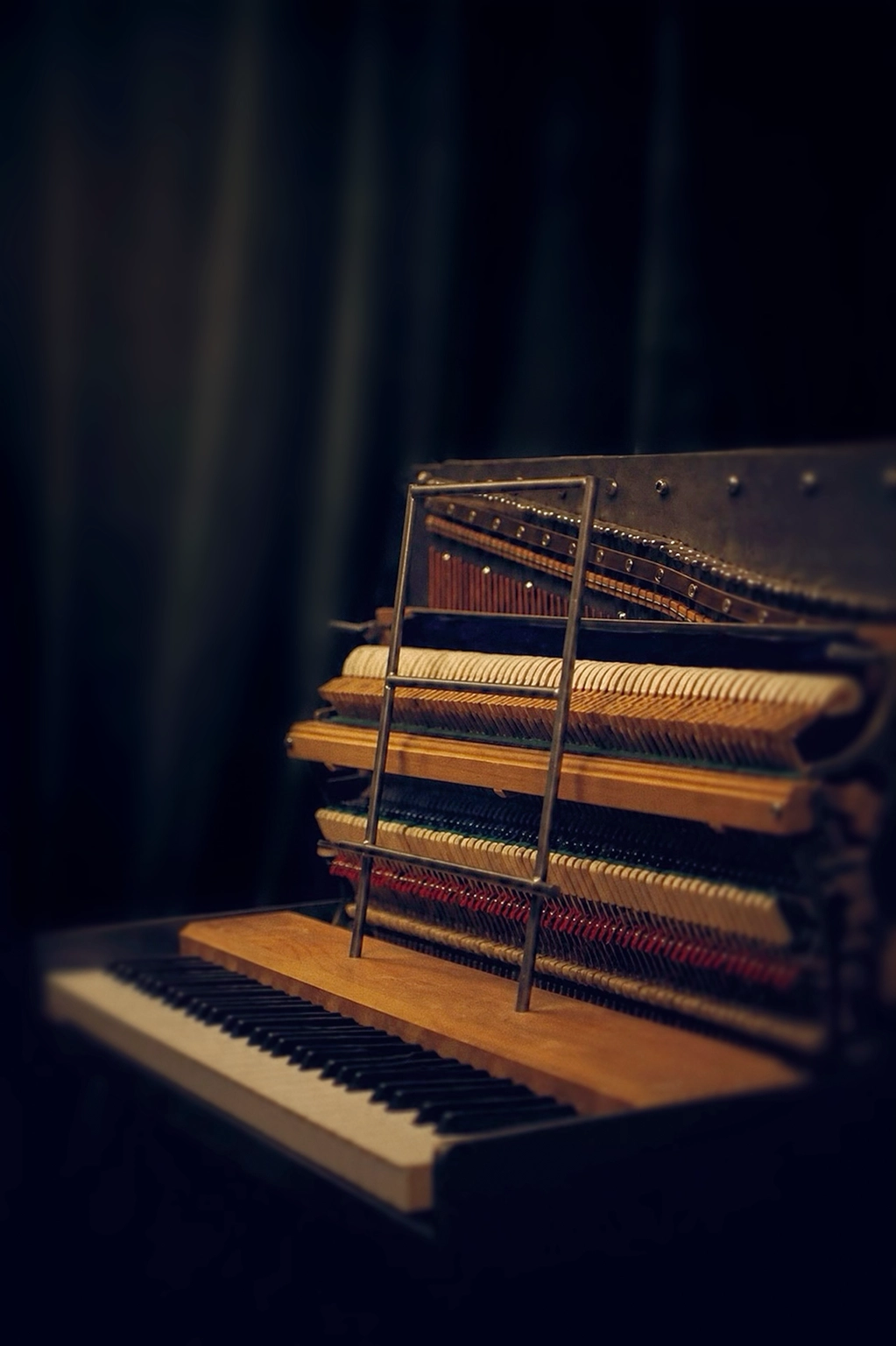 Photograph of the Una Corda piano used for AEVAL Felt Piano